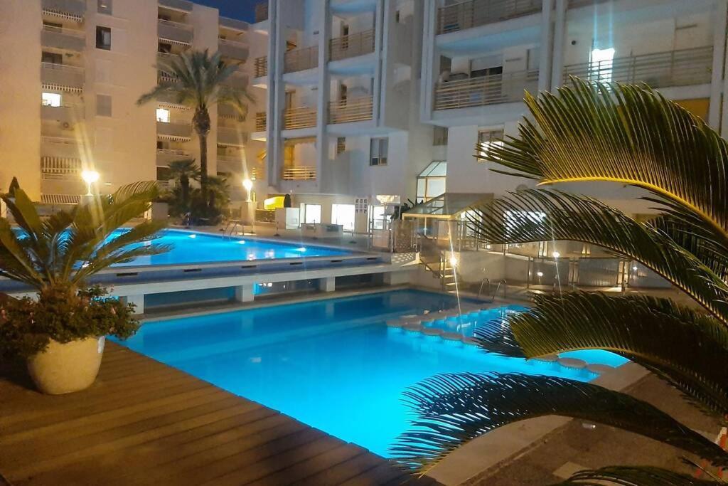 Apartamento En El Centro De Салоу Екстер'єр фото