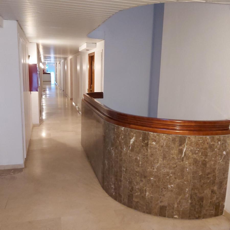 Apartamento En El Centro De Салоу Екстер'єр фото